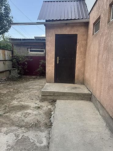 студия комната: Жакшы үй бүлөгө. Таза, тыкан жашаган 2-3 адам алам. Рабочий городокто — 4