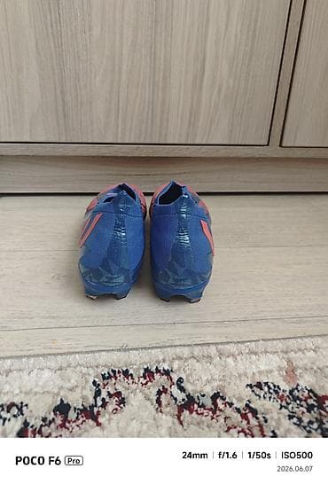 облегченные: Футбольные бутсы adidas Predator (без шнурков, laceless) одевал 2 — 1