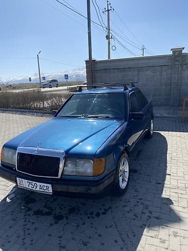 Mercedes-Benz W124: 1989 г., Седан