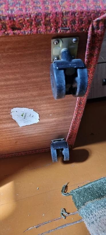 советская вешалка: Советский Шкаф с антресолью, тумба с зеркалом, пуф, табуретки — 9