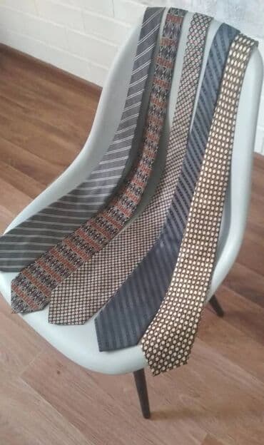 Продаются: Мужские галстуки, в отличном состоянии Б/у Цена: 1000