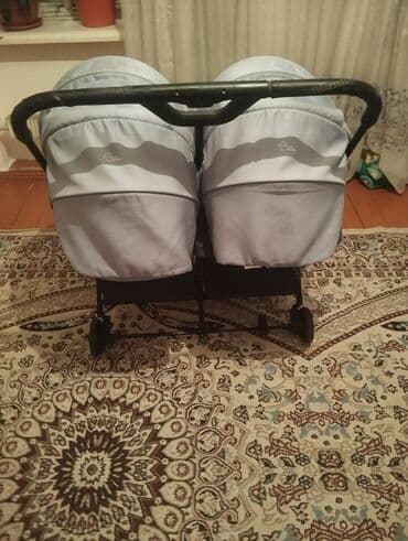 педальная машина: Коляска, цвет - Голубой, Б/у — 2