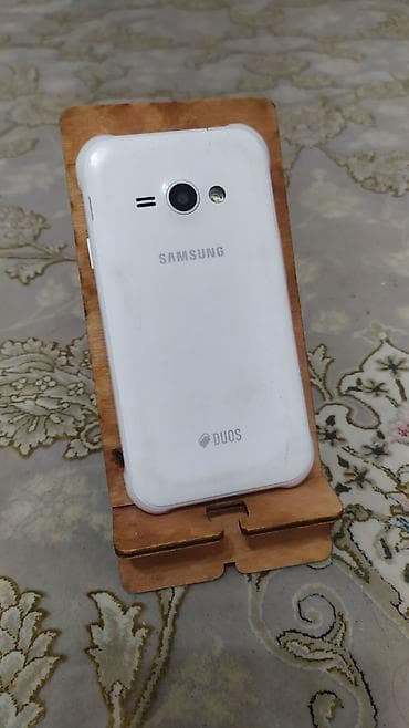 second tech: Samsung Galaxy J1 Duos, Б/у, 4 ГБ, цвет - Белый, 2 SIM — 3