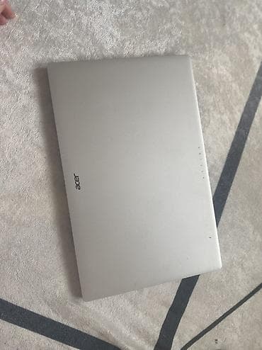 j 3: Acer Chromebook — тонкий серебристый ноутбук с экраном около 14–15" — 1