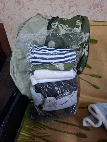 весенняя одежда: Мужской комплект одежды (несколько предметов) Состав на фото: - — 3