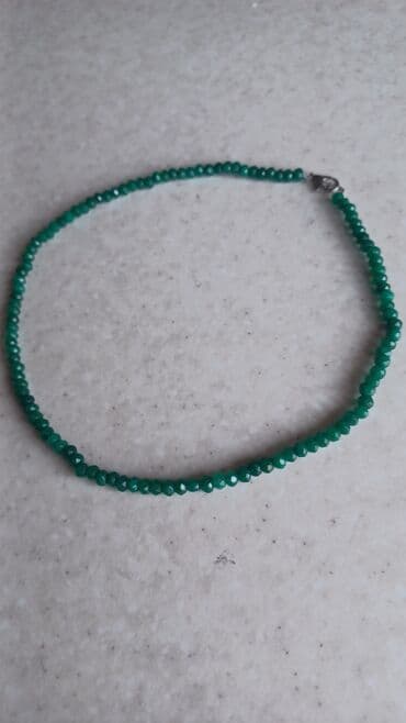 малярный пистолет: Изумрудные бусы 5000 сом — 1