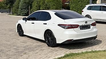 солид: Toyota Camry: 2018 г., Седан — 5