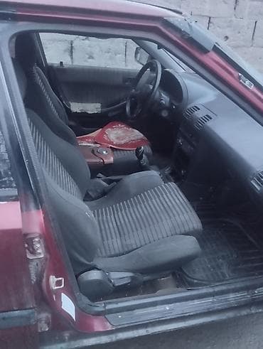 мазда 323 1993: Mazda 323: 1994 г., 1.5 л, Механика, Бензин, Лифтбек — 5