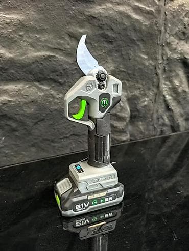 Садовые инструменты и инвентарь: Ручные секаторы — 1