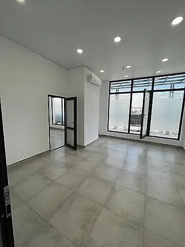 первая линия под бизнес: Сдаю Аренда офисов, В жилом комплексе, С видом на горы, 1 линия, С — 8