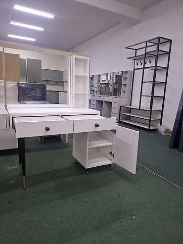 зеркало в полный рост настенное: Дамский туалетный столик с зеркалом и подсветкой - Габариты: ширина — 8