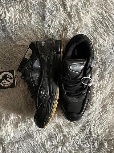 Жеке буюмдар: Эркектердин кроссовкасы, 43, Adidas, Жаңы, түсү - Кара — 2
