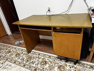 Столдор: Компьютердик үстөлү, Текчелери бар — 1