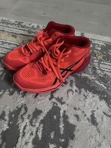 Кроссовки Asics (модель 1051A071), спортивные, средний/высокий