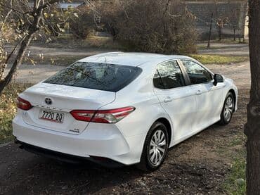 Toyota Camry: 2020 г., 2.5 л, Автомат, Гибрид, Седан at lalafo.kg Toyota Camry: 2020 г., 2.5 л, Автомат, Гибрид, Седан