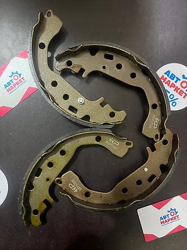 yaris: Задняя тормозная колодка Toyota 2005 г. — 1