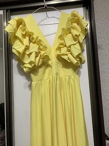 летние платье: Женское платье макси, ярко‑жёлтого цвета. - Крой: расклёшенная — 2