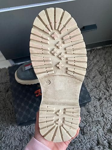 зимняя обувь в бишкеке: Продаю классные теплые зимние ботинки в отличном состоянии, полностью — 8