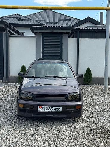 Унаа: Volkswagen Golf: 1993 г., 1.6 л, Кол менен иштөөчү, Бензин, Хетчбек — 2