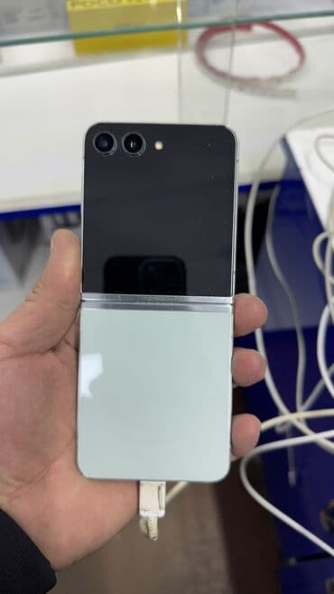 sony playstation 4 бишкек цена: Samsung Galaxy Z Flip 5, Колдонулган — 4