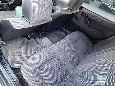 пресс машина: Volkswagen Passat Variant: 1991 г., 1.8 л, Механика, Бензин, Универсал — 8