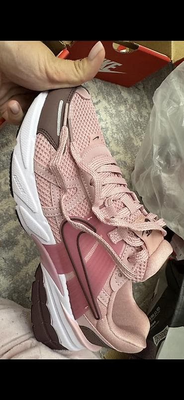 Жеке буюмдар: Кроссовкалар, 40, Nike, Жаңы, түсү - Кызгылт — 1