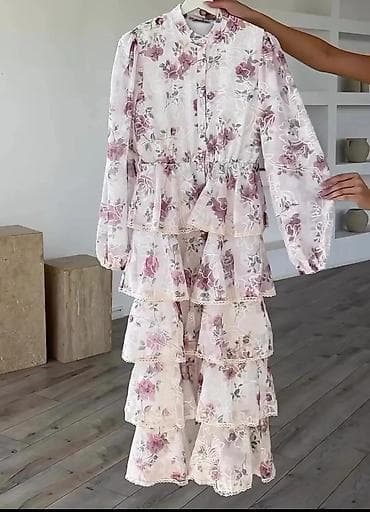 Платье макси с цветочным принтом и многоярусными воланами. - Нежный