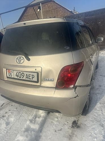 авто заратка: Toyota ist: 2002 г., 1.3 л, Автомат, Бензин, Хетчбек — 5