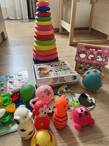 развивающие игрушки для малышей: Разнообразный набор развивающих игрушек для детей. Включает в себя — 1
