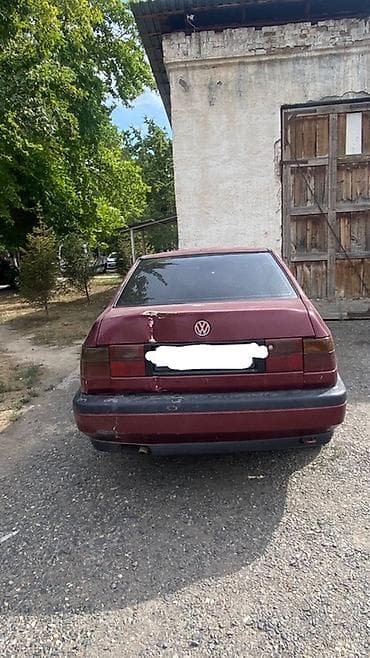 боз белер: Volkswagen Vento: 1994 г., Кол менен иштөөчү, Седан — 4