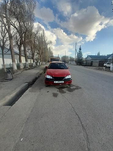 Продам легковой автомобиль универсал красного цвета. Особенности и