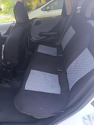 Продажа авто: Honda Fit: 2002 г., 1.3 л, Вариатор, Бензин, Хэтчбэк — 4