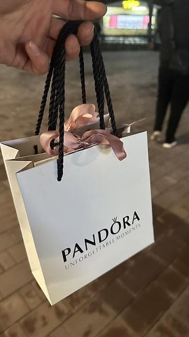 Значки: Наборы украшений Pandora в подарочной упаковке. Варианты: 1) Комплект — 3