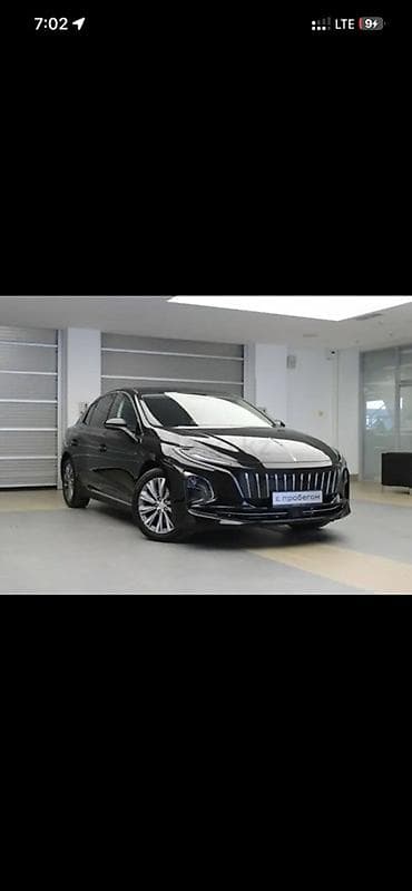 auto kg: Седан бизнес‑класса (черный) с современным дизайном и просторным — 2
