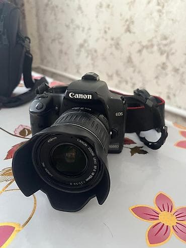 Зеркальная камера Canon EOS 1000D с универсальным комплектом Основные