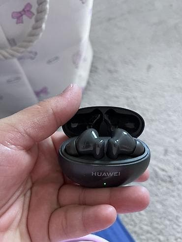 Беспроводные наушники Huawei (вакуумные) с зарядным кейсом