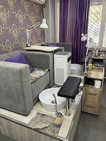 кабинет для мастера маникюра: Сдаю стол для маникюра и педикюрная - оборудованное рабочее — 4