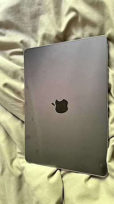 apple laptop: Apple MacBook Air with Apple M2 chip(256gb ssd) 13.6- inch, темно — 1