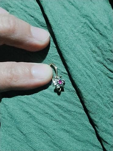 серги на уши: Миниатюрная подвеска-сережка с крючковым замком. Основа из металла — 1