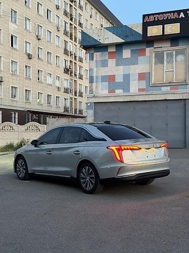 2022: Brilliance : 2022 г., Автомат, Гибрид, Седан — 5