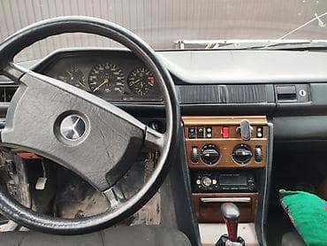 Mercedes-Benz W124: 1987 г., 2.3 л, Механика, Бензин, Универсал — 7