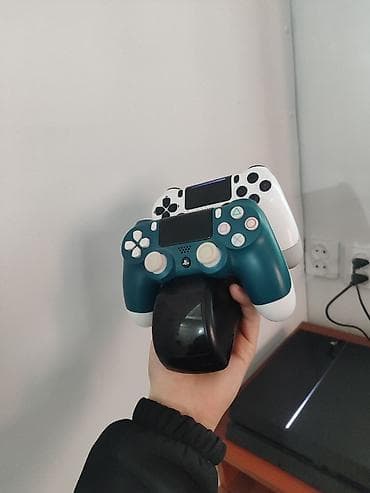 плейстейшин 4: PlayStation 4 (оригинальная версия, черная) Комплектация: - Консоль — 4