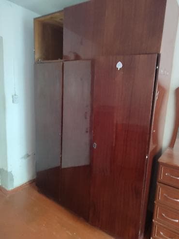 бу спальни: Продам кровать, шкаф и тумбучку с зеркалом. За все 6000 сом — 3