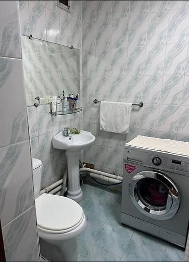 скрябина: ПолДом с отдельным двором в закрытом дворе. - Планировка: прихожая — 5