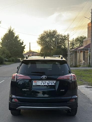 2 8: Toyota RAV4: 2018 г., 2.5 л, Автомат, Бензин, Кроссовер — 7