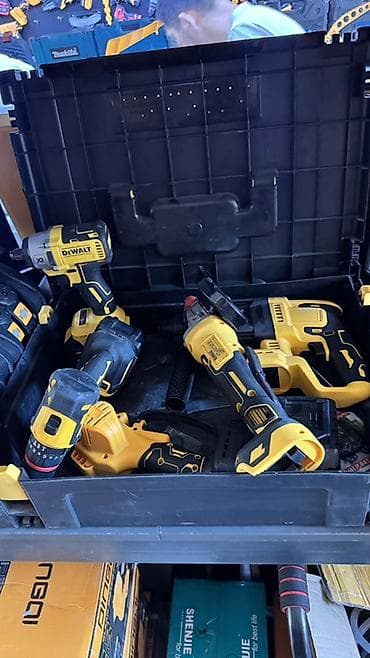 dewalt набор: Набор аккумуляторного электроинструмента в чемоданах Состав (по — 2