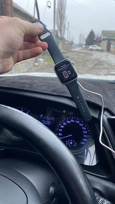 apple watch 4 nike: Apple Watch Series 4 GPS, 44 мм - Корпус: алюминий, цвет серебристый — 1