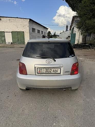altezza lexus: Компактный 5‑дверный хэтчбек серебристого цвета. Основные — 5