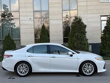 торг у капота: Toyota Camry: 2018 г., 2.5 л, Автомат, Бензин, Седан — 7