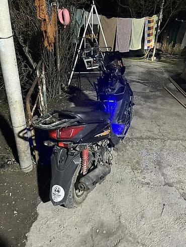 Скутеры: Макси-скутер 150 куб. см, Бензин, Б/у — 3